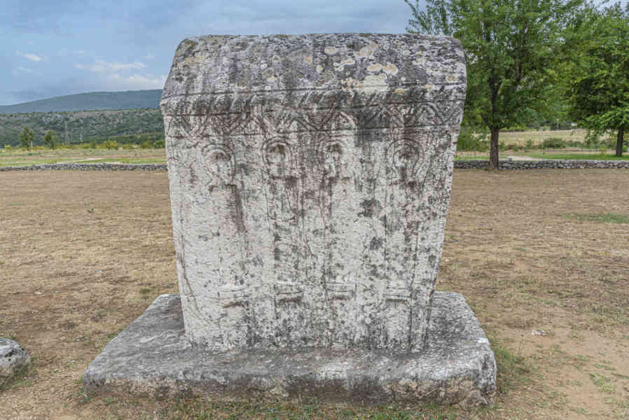 Bosnia y Herzegovina - Stolac - necrópolis de Radimlja - tumbas Stecci 20.jpg